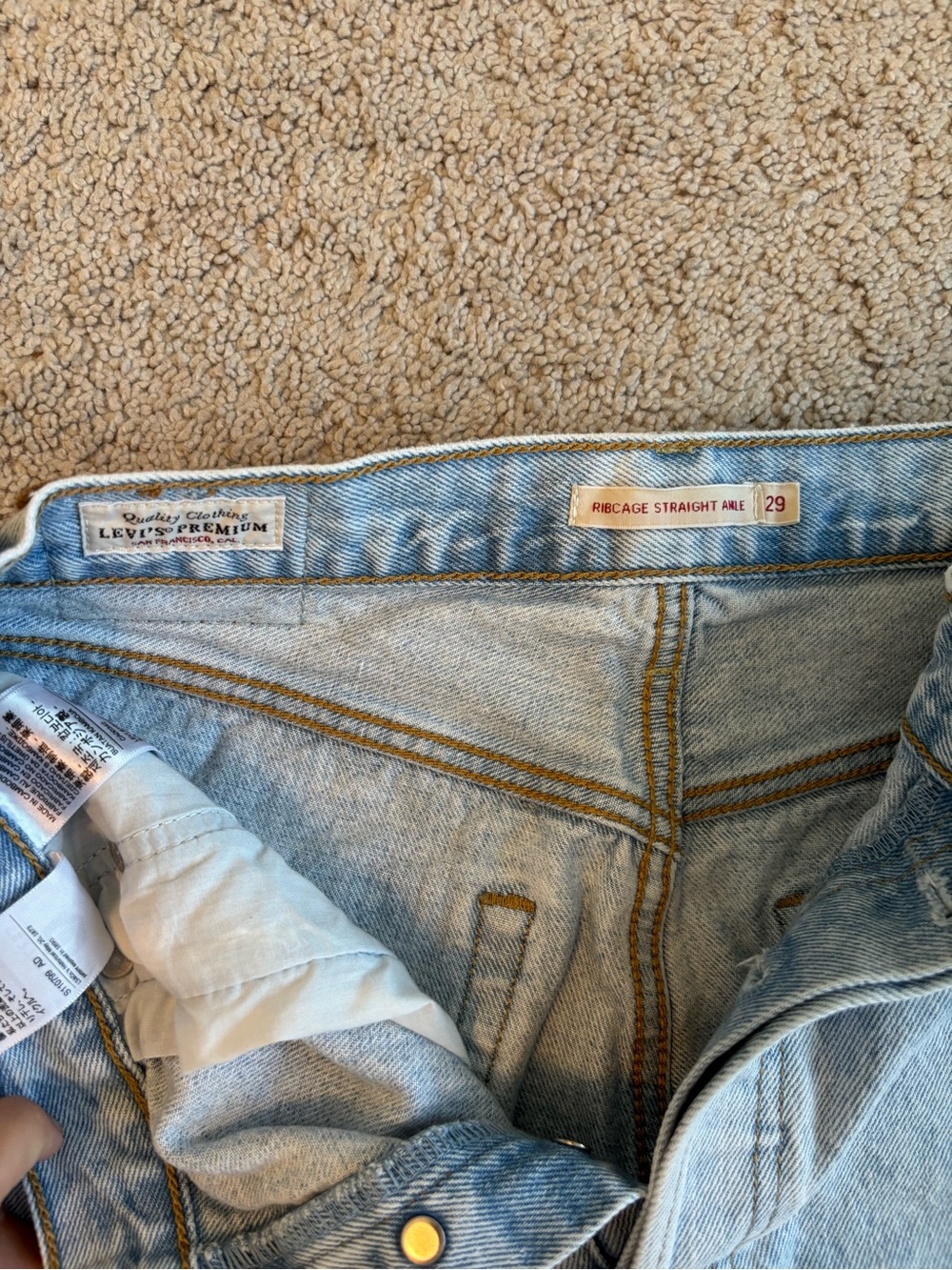 Levi's Women's Ribcage Straight Ankle Jeans in Light Wash Blue Size 29 - Picture 4 of 5